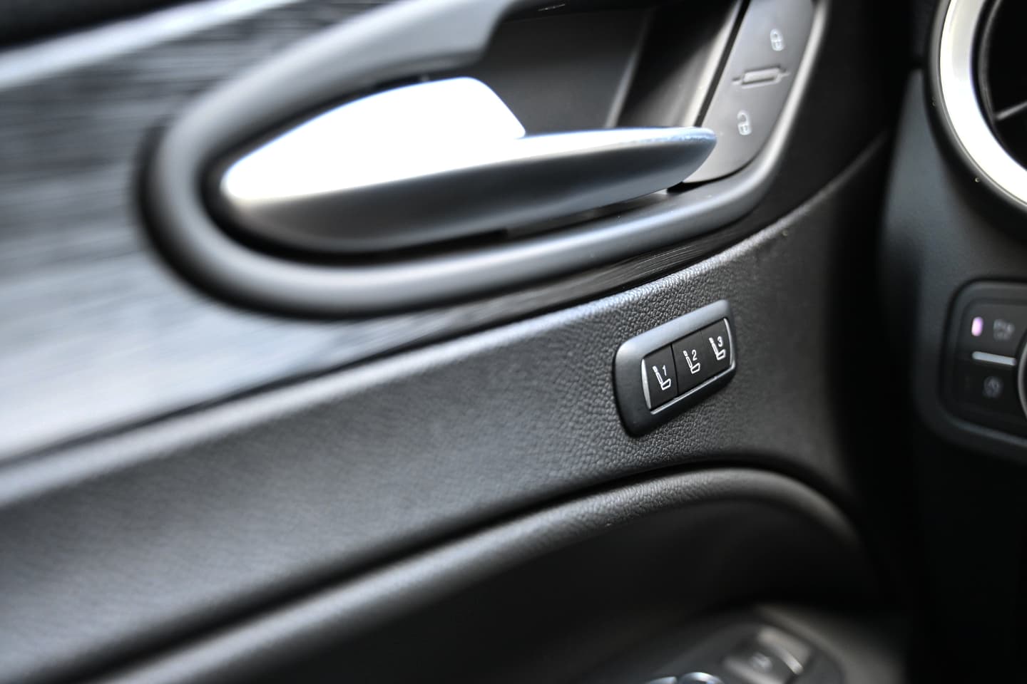 ๐๐ฅ๐๐ ๐๐จ๐ฆ๐๐จ ๐๐๐๐๐๐๐ 210cv Q4
