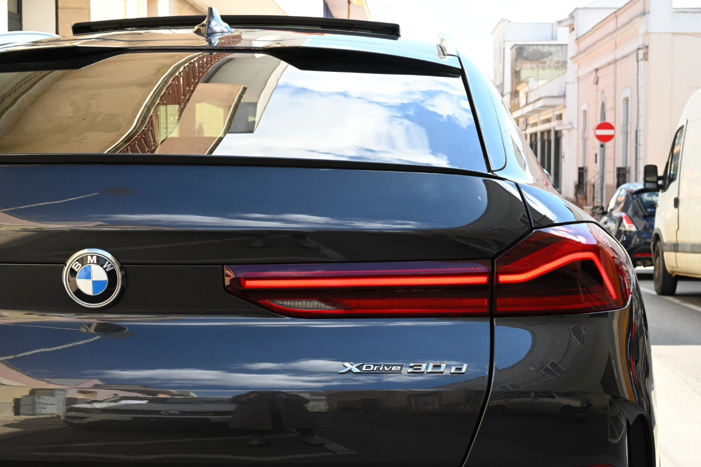 ๐๐๐ ๐6 xDrive 30D xLine