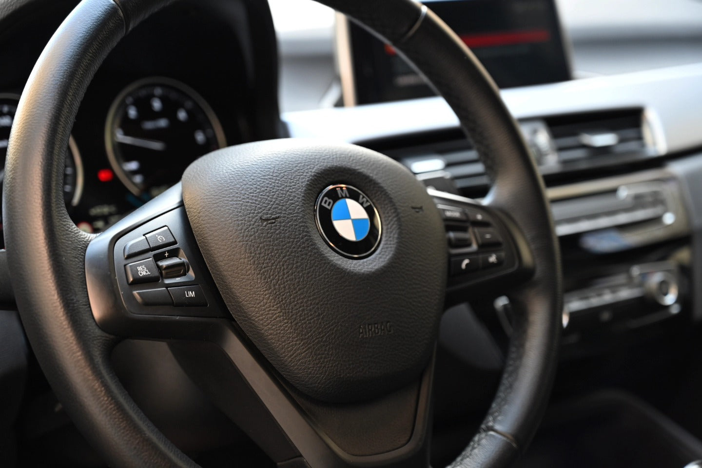 𝐁𝐌𝐖 𝐗1 xDrive 18d Advantage