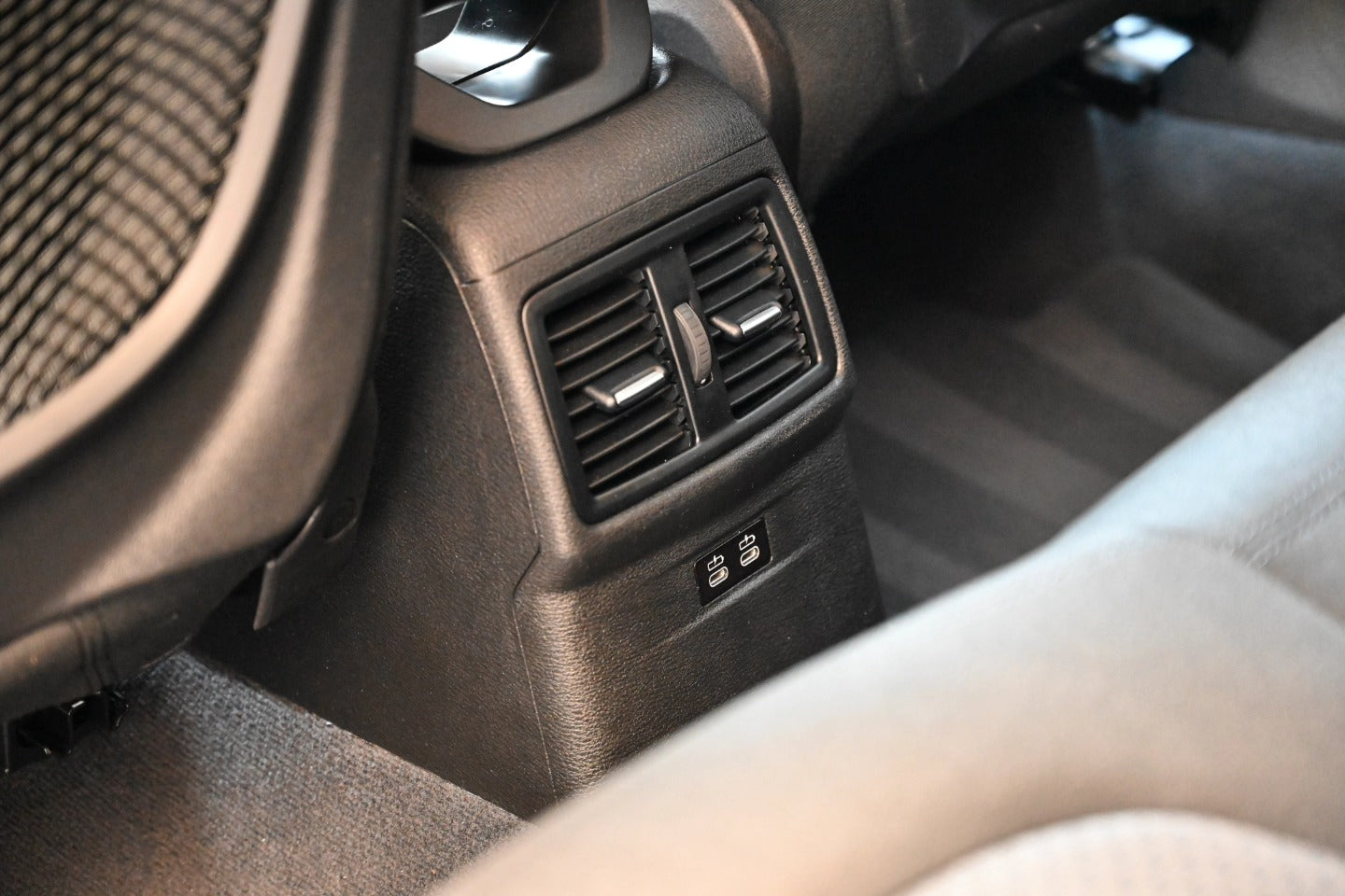 𝐁𝐌𝐖 𝐗1 xDrive 18d Advantage