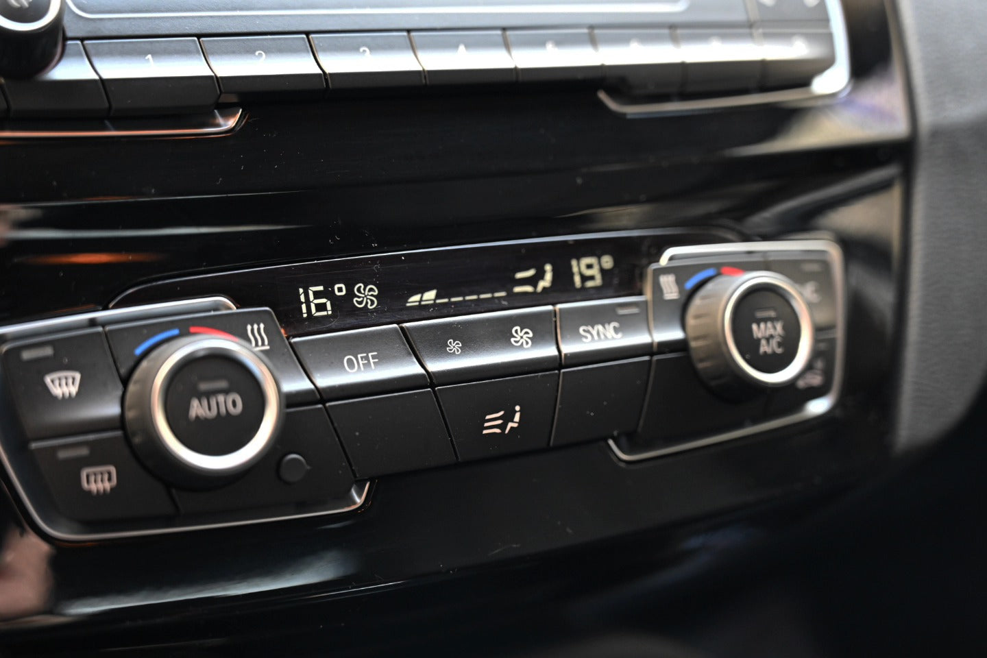 𝐁𝐌𝐖 𝐗1 xDrive 18d Advantage