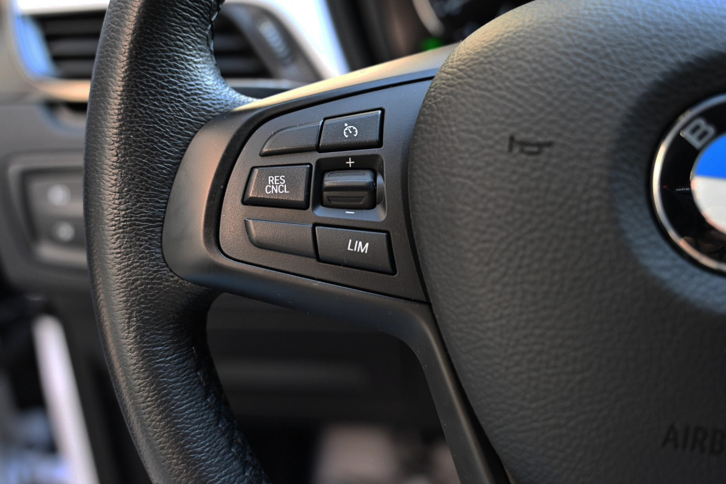 𝐁𝐌𝐖 𝐗1 xDrive 18d Advantage