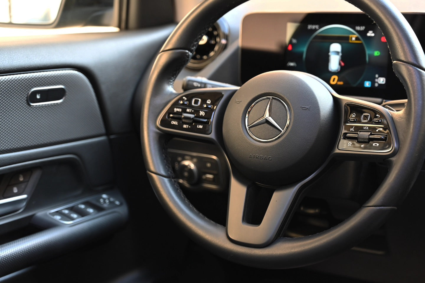 𝐌𝐞𝐫𝐜𝐞𝐝𝐞𝐬-𝐛𝐞𝐧𝐳 𝐆𝐋𝐀 200D TETTO PANORAMA