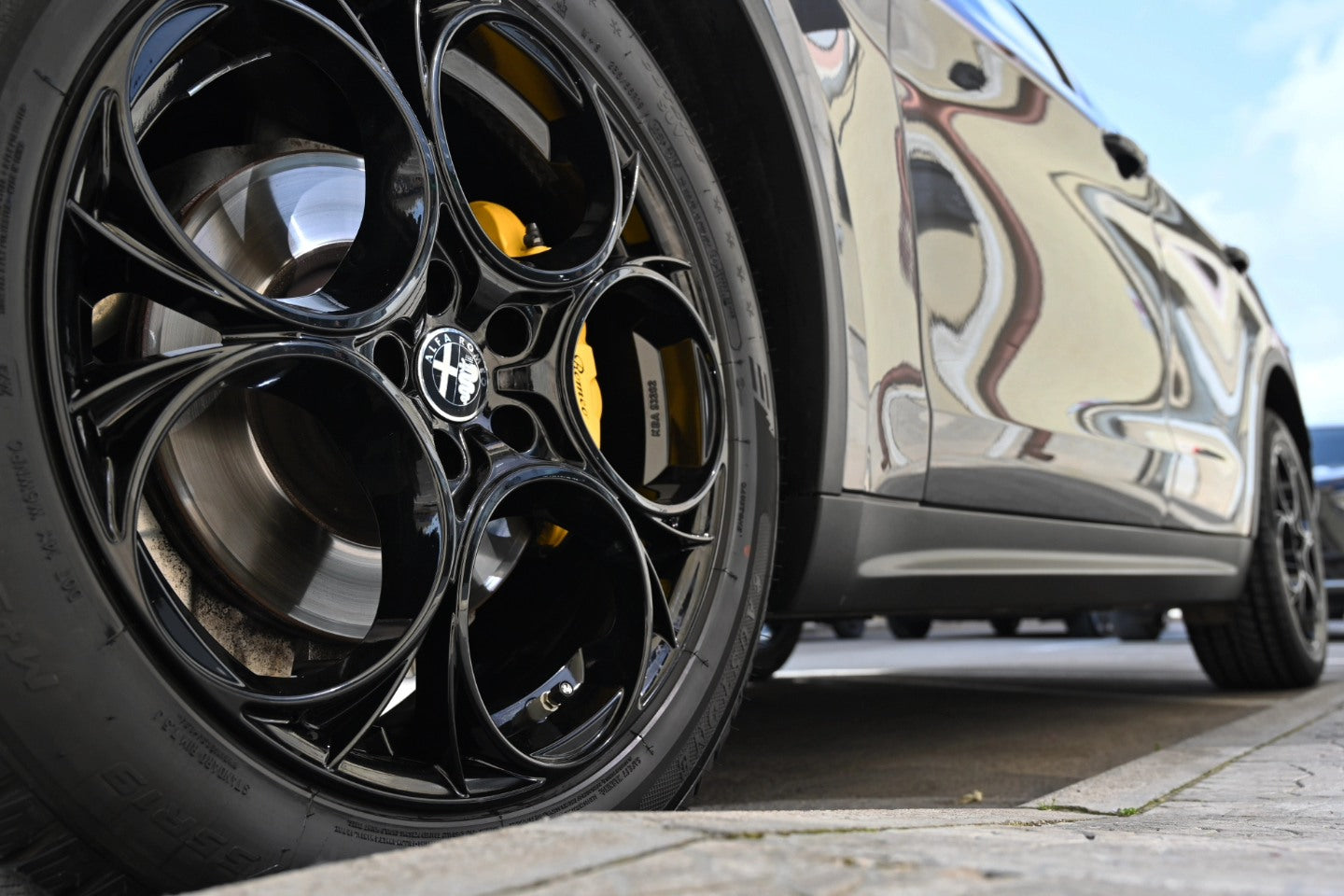 𝐀𝐥𝐟𝐚 𝐑𝐨𝐦𝐞𝐨 𝐒𝐓𝐄𝐋𝐕𝐈𝐎 210cv Q4