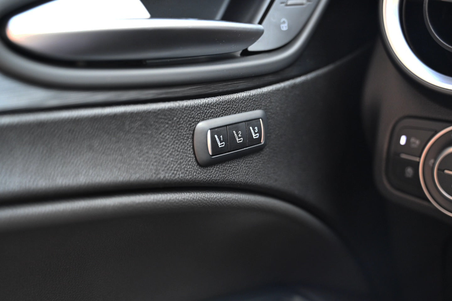 𝐀𝐥𝐟𝐚 𝐑𝐨𝐦𝐞𝐨 𝐒𝐓𝐄𝐋𝐕𝐈𝐎 210cv Q4