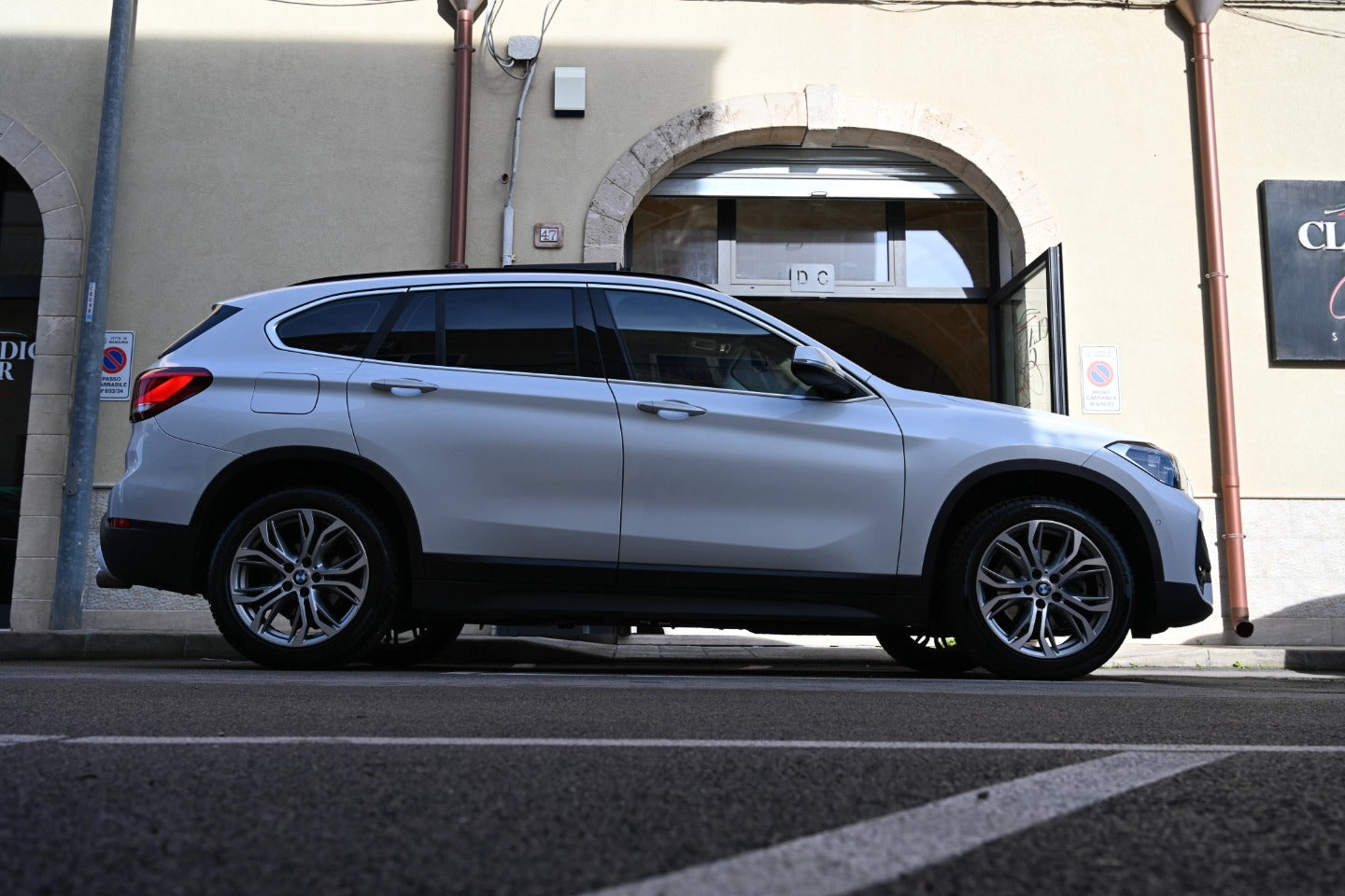 𝐁𝐌𝐖 𝐗1 xDrive 18d Advantage