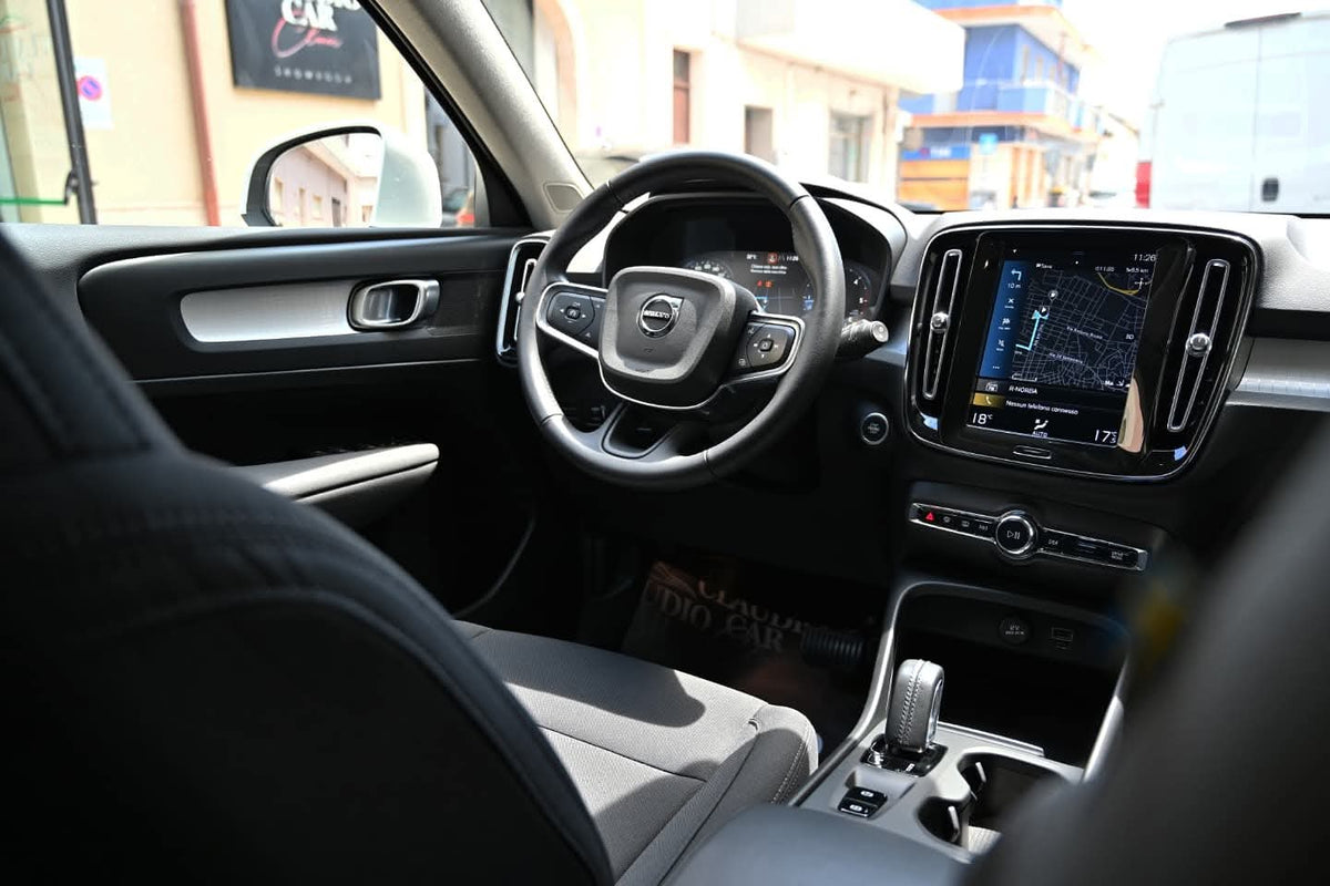 𝐕𝐎𝐋𝐕𝐎 𝐗𝐂40 D3 Geartronic