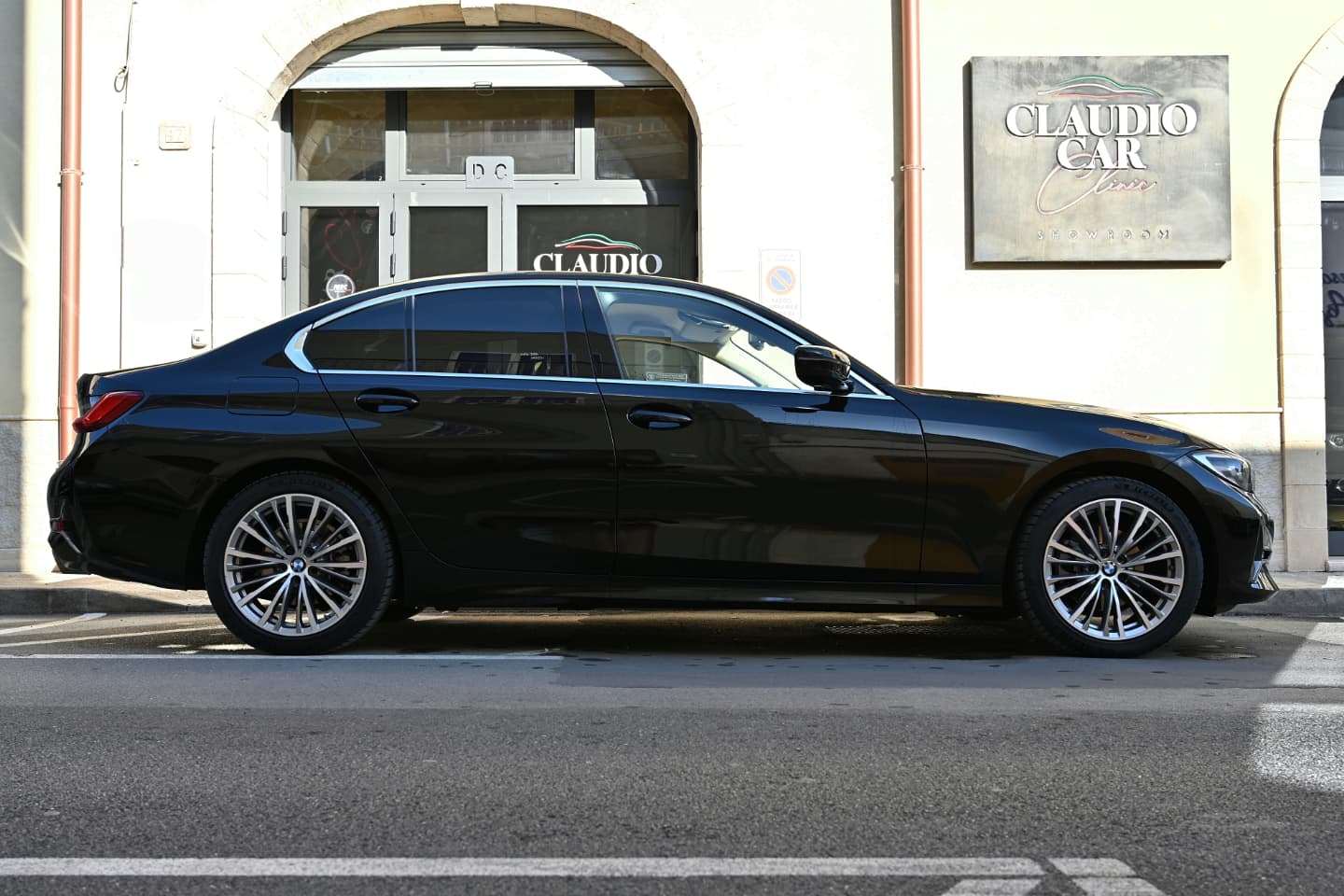 𝗕𝗠𝗪 𝗦𝗘𝗥𝗜𝗘 𝟯 320D Sedan