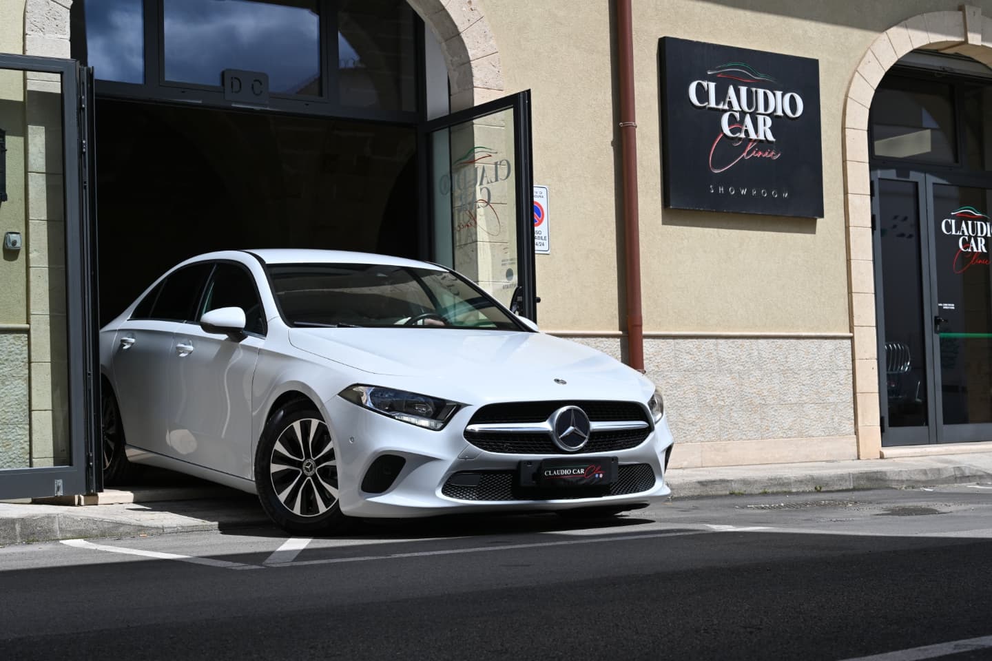 🚫𝗣𝗥𝗘𝗡𝗢𝗧𝗔𝗧𝗔🚫 𝐌𝐞𝐫𝐜𝐞𝐝𝐞𝐬-𝐛𝐞𝐧𝐳 𝐂𝐥𝐚𝐬𝐬𝐞 𝐀 Sedan