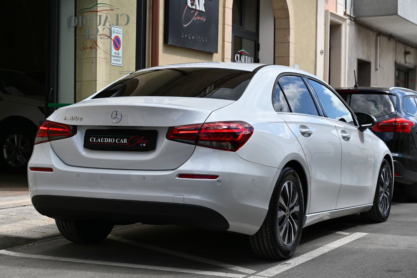 🚫𝗣𝗥𝗘𝗡𝗢𝗧𝗔𝗧𝗔🚫 𝐌𝐞𝐫𝐜𝐞𝐝𝐞𝐬-𝐛𝐞𝐧𝐳 𝐂𝐥𝐚𝐬𝐬𝐞 𝐀 Sedan