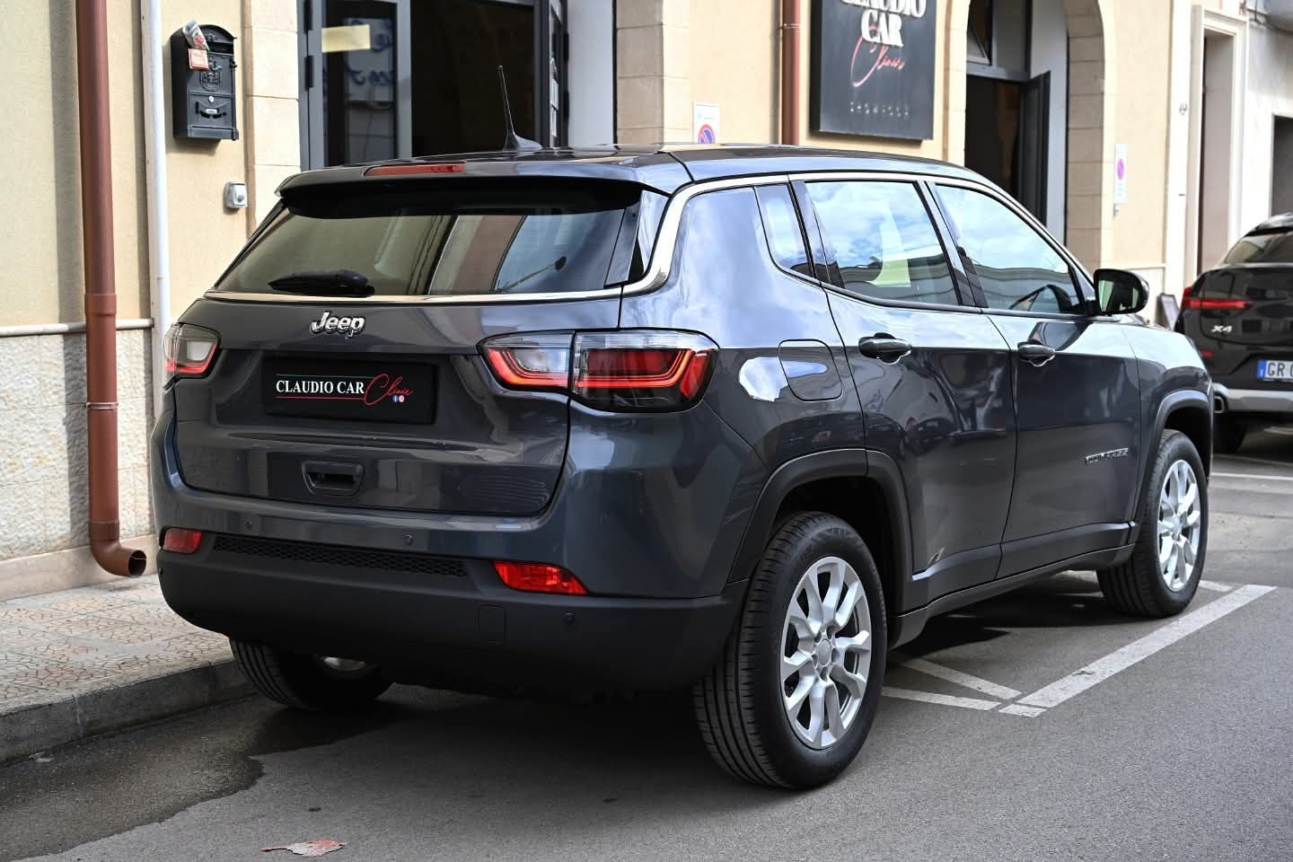 𝐉𝐄𝐄𝐏 𝐂𝐎𝐌𝐏𝐀𝐒𝐒 1.6 Business