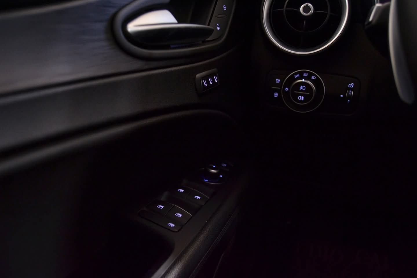 𝐀𝐥𝐟𝐚 𝐑𝐨𝐦𝐞𝐨 𝐒𝐓𝐄𝐋𝐕𝐈𝐎 210cv Q4