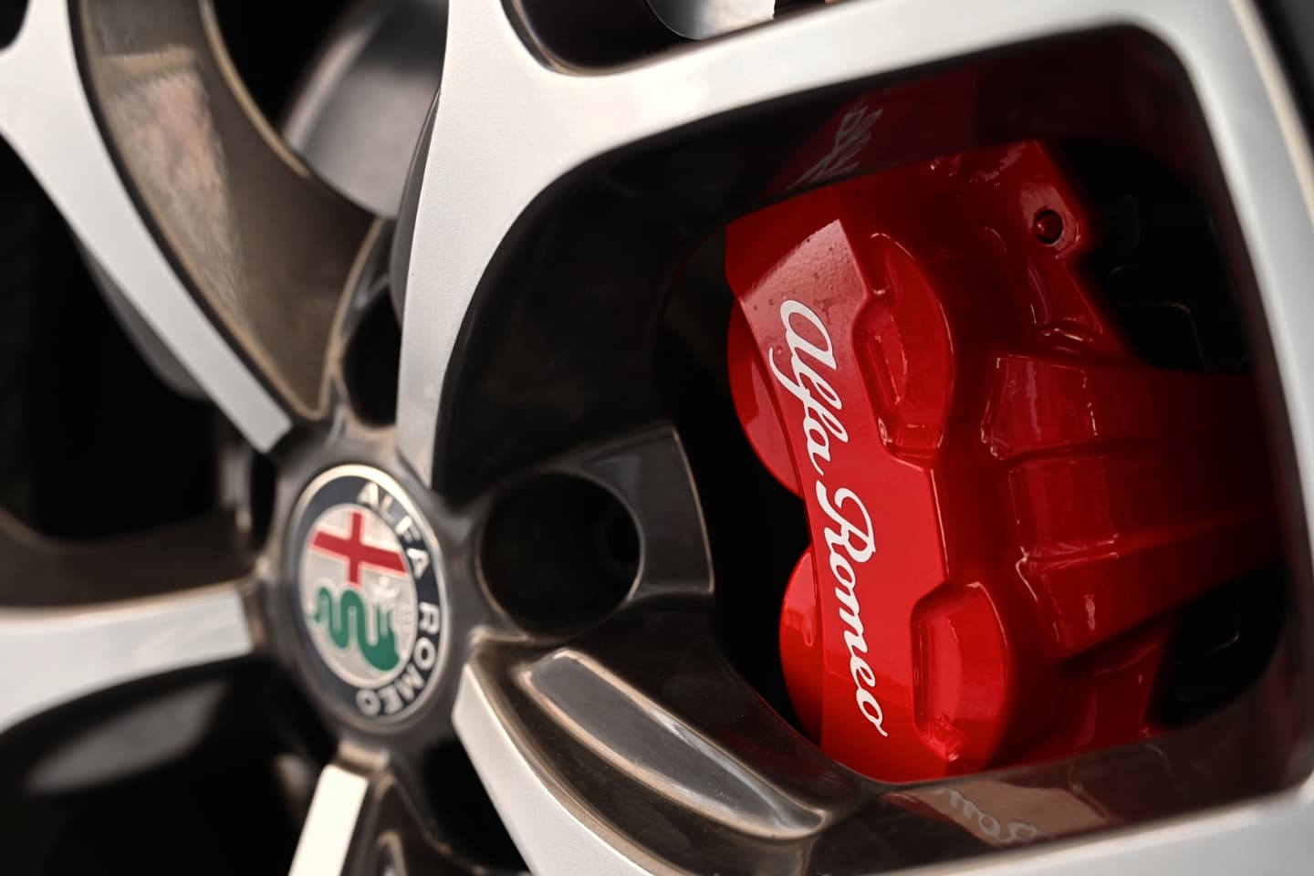 𝐀𝐥𝐟𝐚 𝐑𝐨𝐦𝐞𝐨 𝐒𝐓𝐄𝐋𝐕𝐈𝐎 210cv Q4